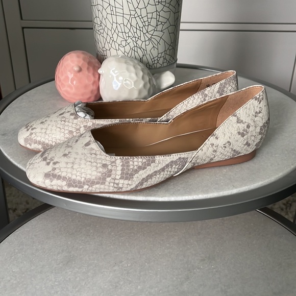 Naturalizer Cody Flat White Snake Pattern Leather - Picture 3 of 14